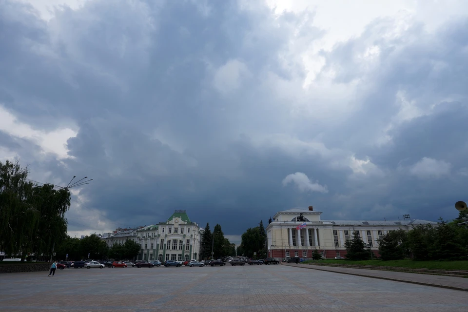 На Орловскую область надвигается сильный ветер и дождь с грозой