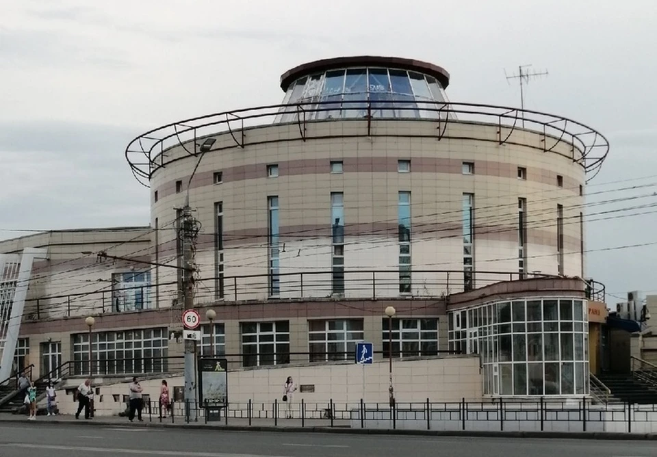 В Омске начали ремонт торгового центра, но омичи остались недовольны.