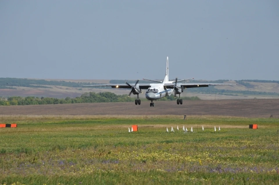 Два пассажира купили билет на самолет Ан-26 за день до вылета