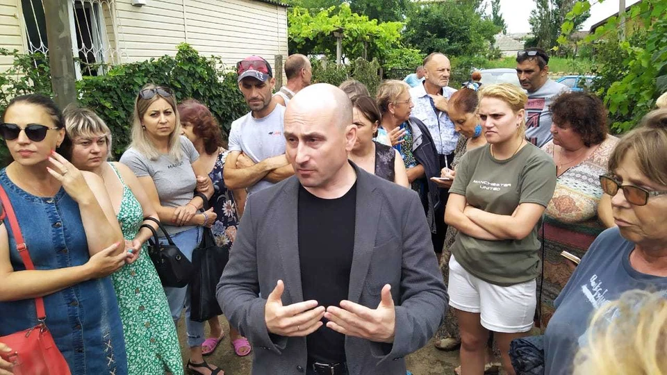 Николай Стариков лично встретился с жителями Керчи, которые недовольны действиями местных чиновников.