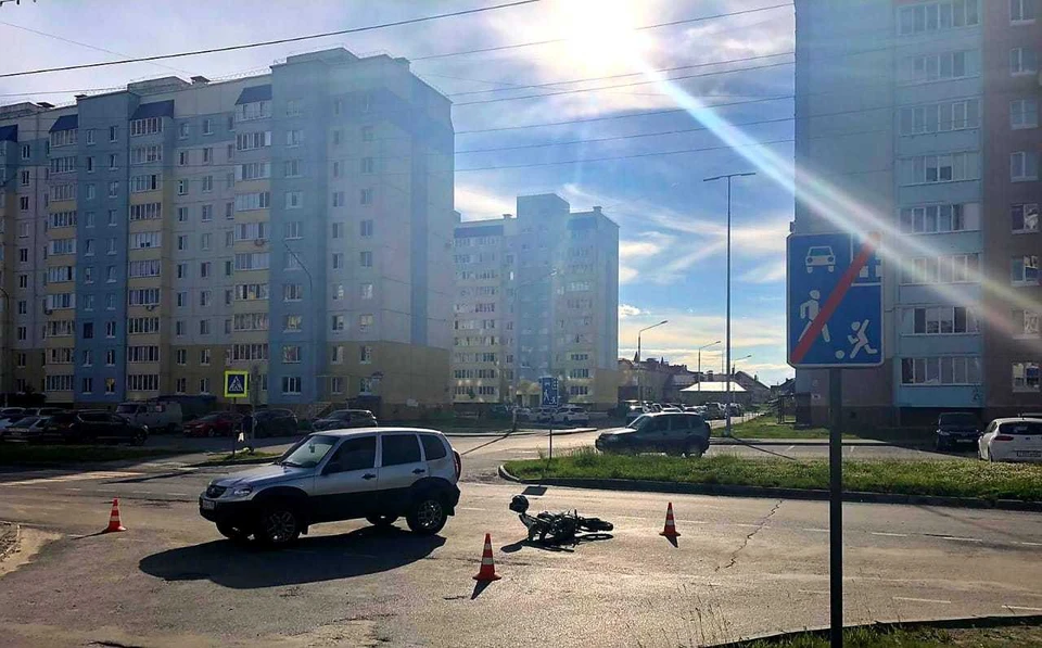 В Нефтеюганске мотоциклист выехал на встречку и врезался в автомобиль Фото: ГИБДД России