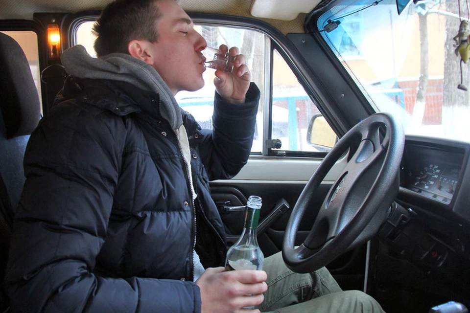 Некоторые водители уверены, что выпить пару рюмок, перед тем, как сесть за руль, нормальное дело