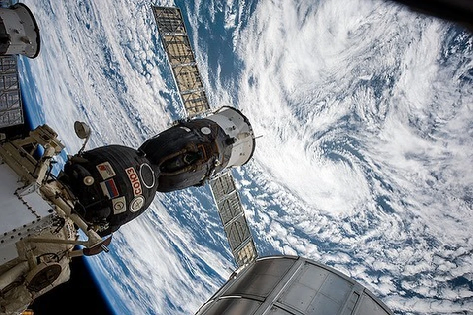 Период циклонов продлится до середины осени. Фото: Инстаграм космонавта Олега Артьева.