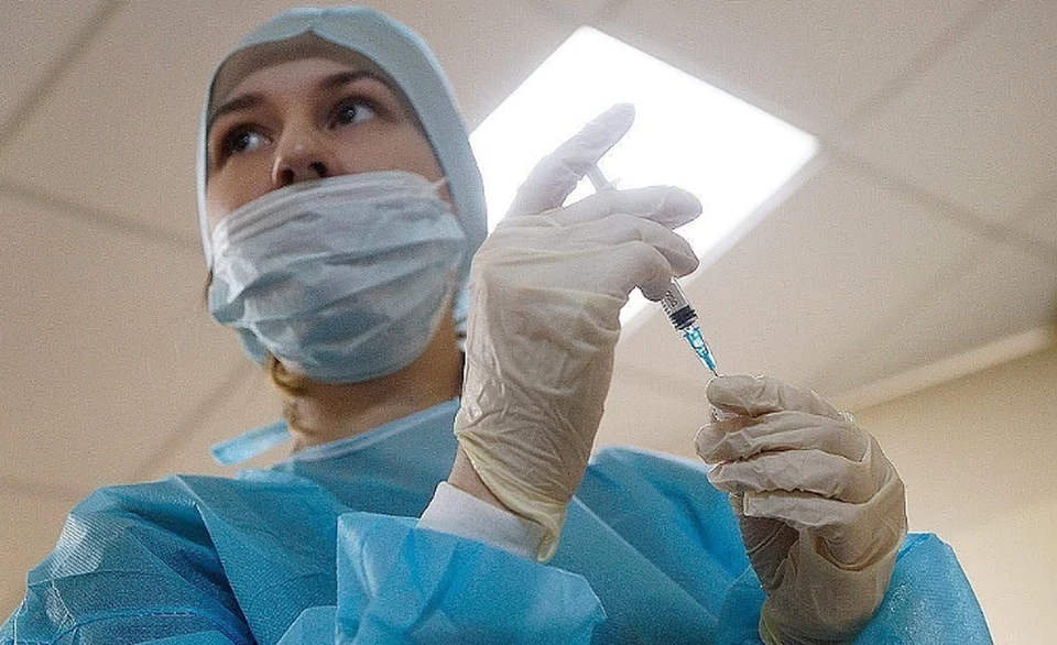 До конца августа не менее 60 % сотрудников университета тоже должны будут вакцинироваться.