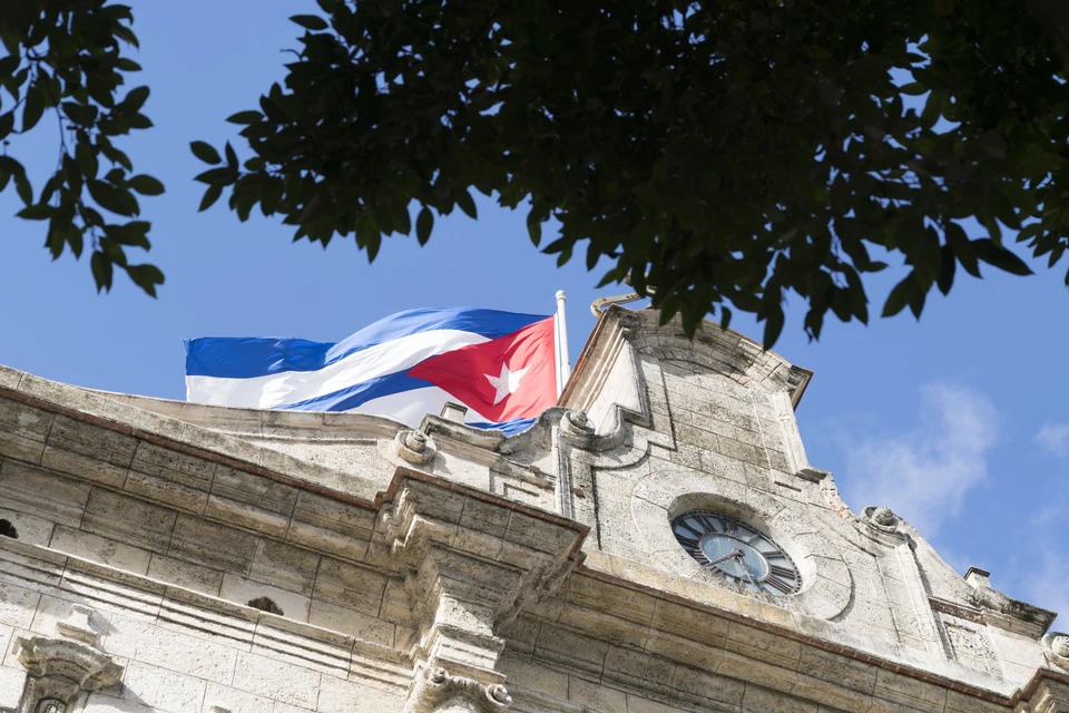 Президент Кубы просит сторонников выйти на улицы для предотвращения провокаций