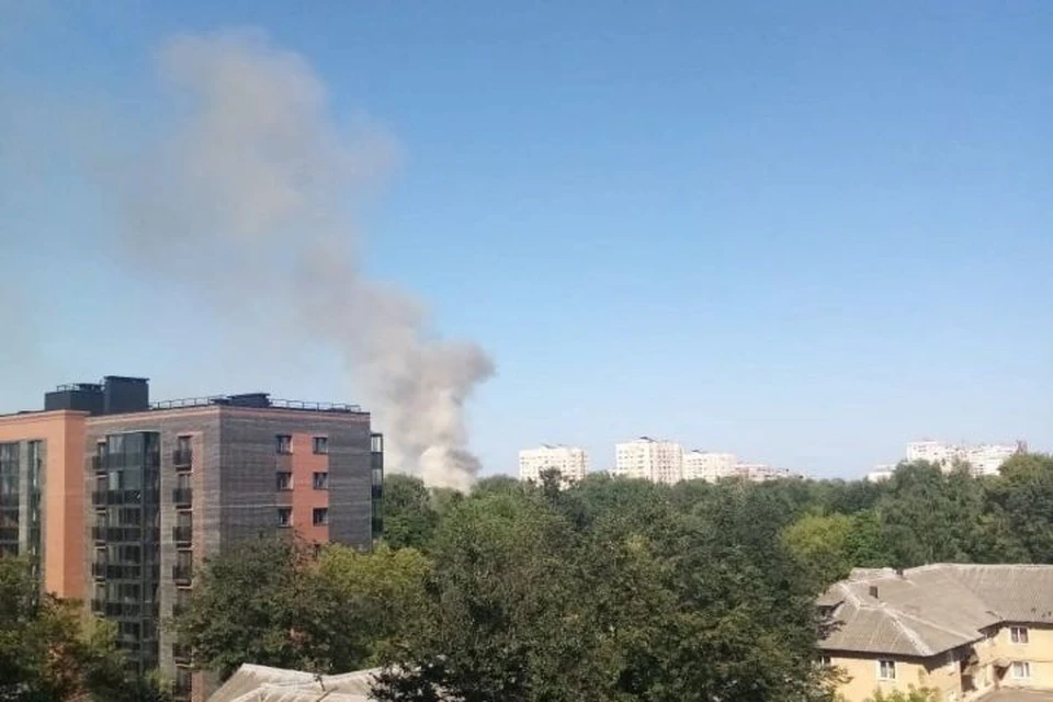 Очевидцы снимают пожар.