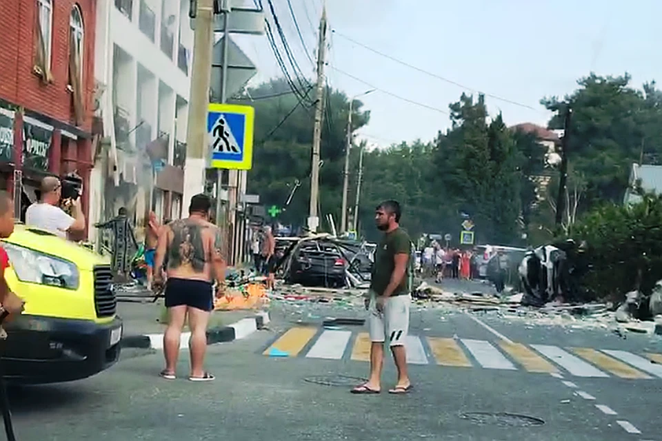 На месте работают экстренные службы и следователи