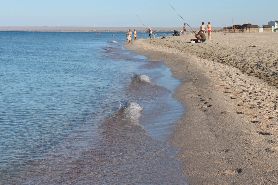 В Крыму очень хорошо отдыхать на пляже у моря.