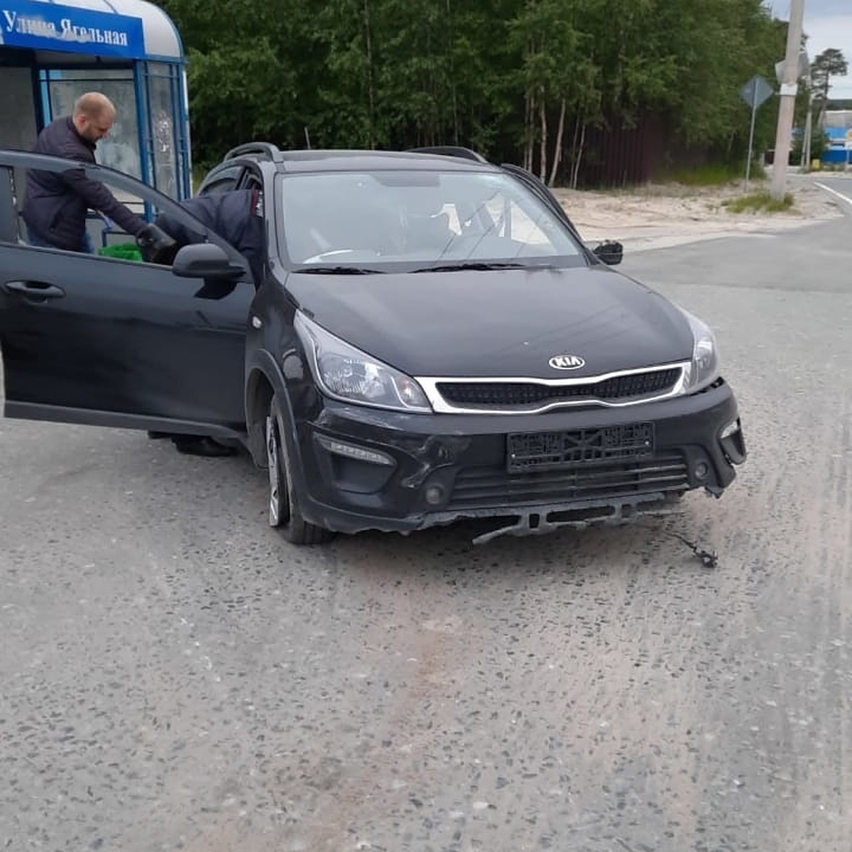 В Ноябрьске лихач на «Kia Rio» погиб, врезавшись в столб - KP.RU