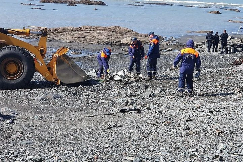 На Камчатке продолжаются поиски в районе крушения самолета. Фото: 41.mchs.gov.ru.