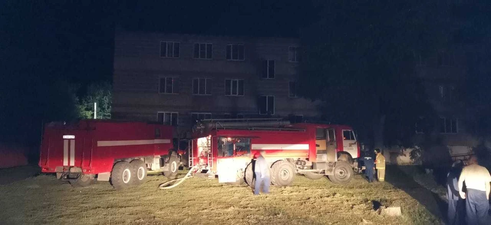Пожар возник поздней ночью