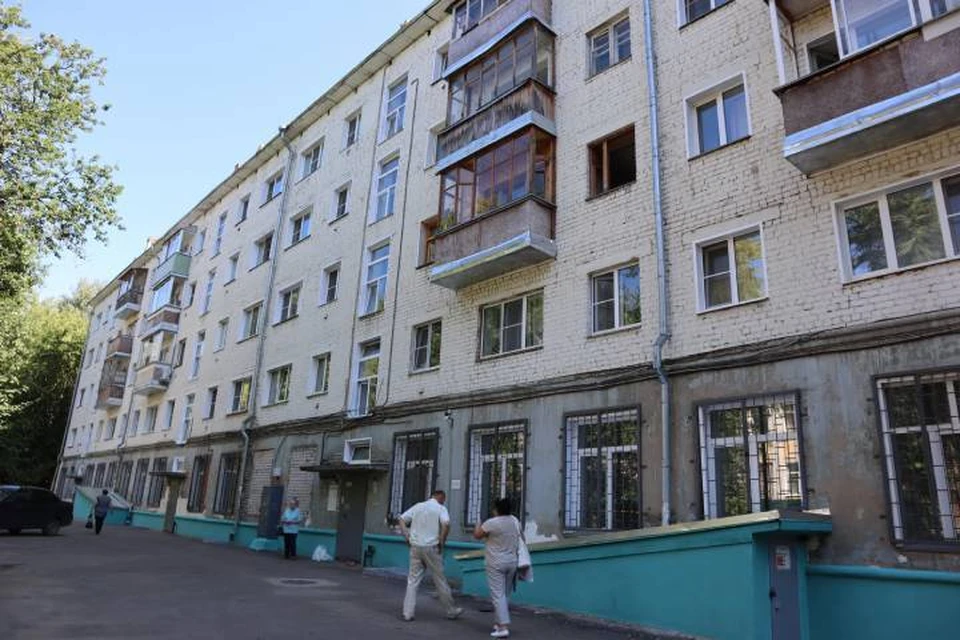 Жильцы дома опасаются, что из-за большой влажности дом со временем может разрушиться. Фото: onf.ru