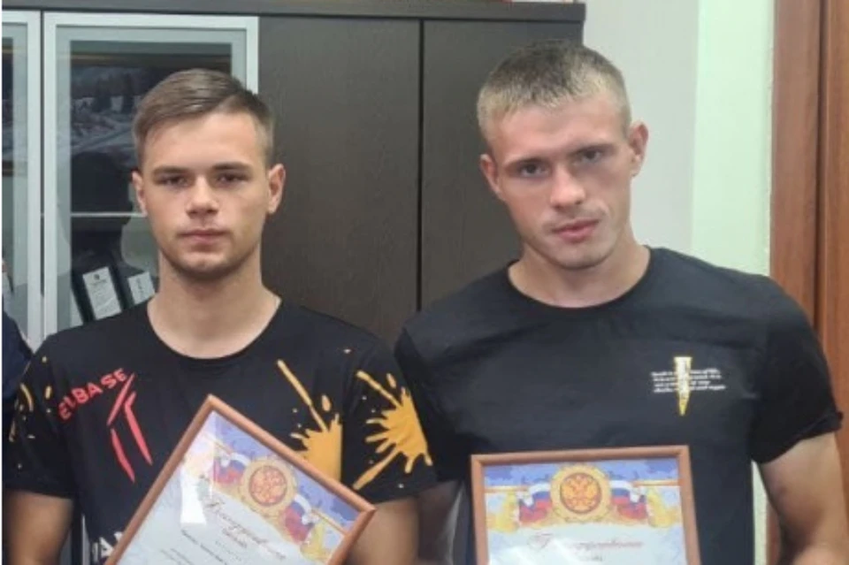 В Усть-Куте наградили двух моряков, которые спасли трех тонущих девочек