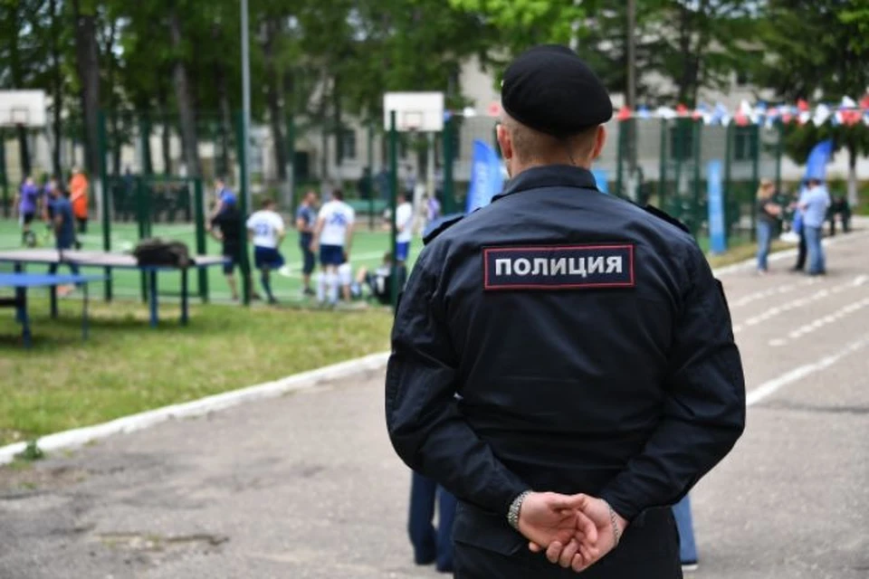 Обе семьи идут писать заявление в полицию.