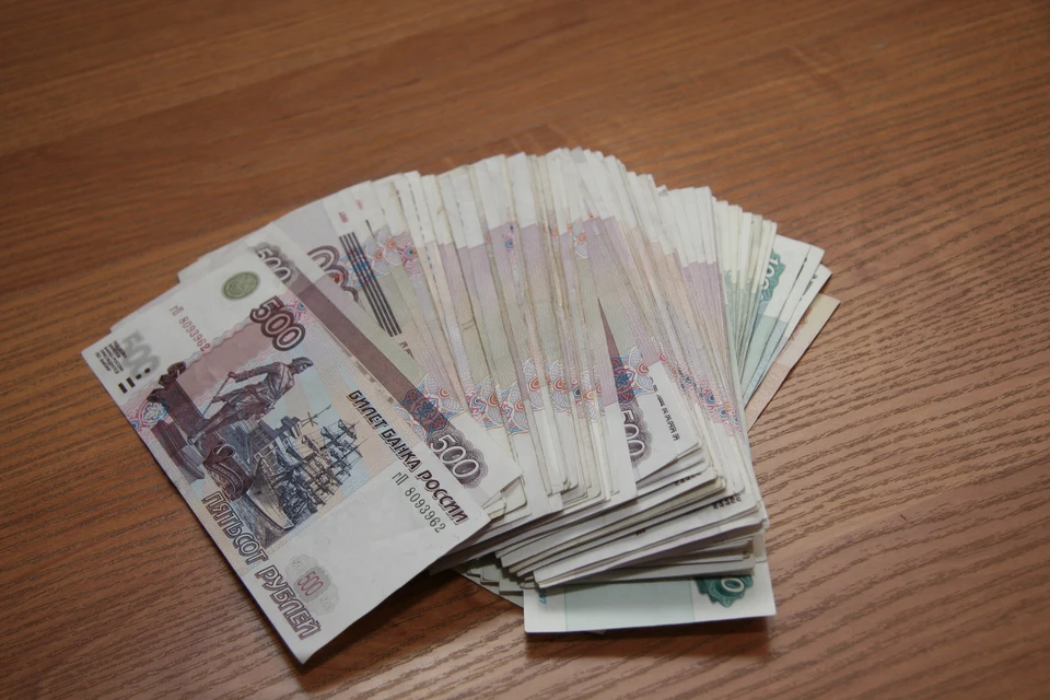 Мошенники подавали заявки на мелкие суммы от 7 до 15 тысяч рублей, деньги перечисляли на чужие карты