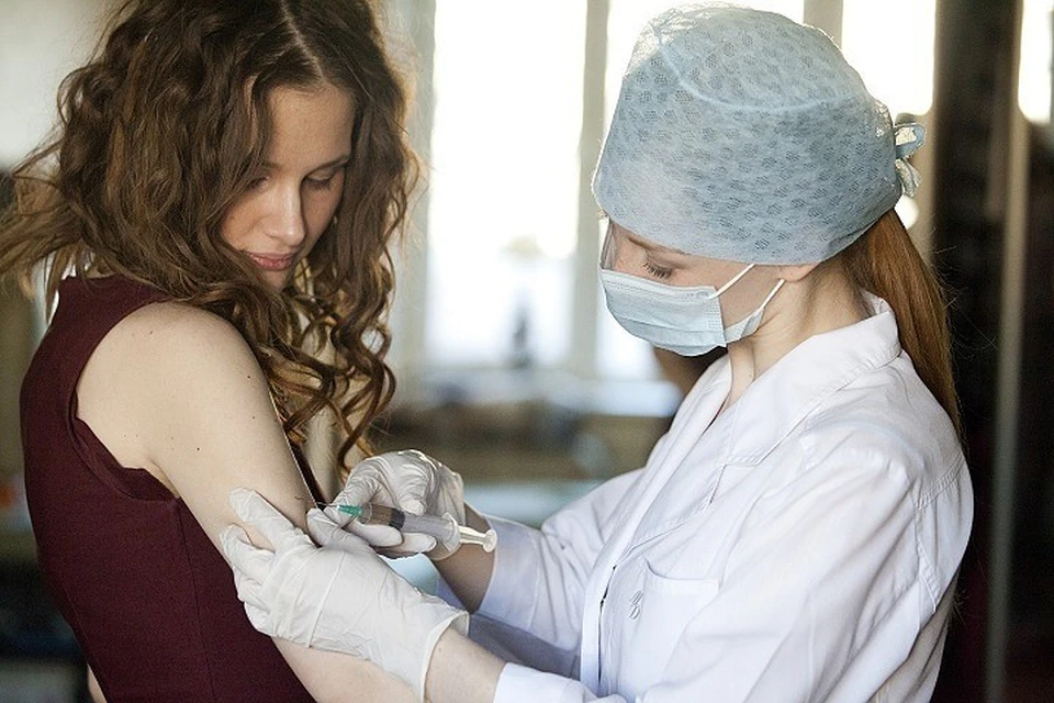 Обязательную вакцинацию могут предложить только в случае вспышки коронавируса в коллективе.