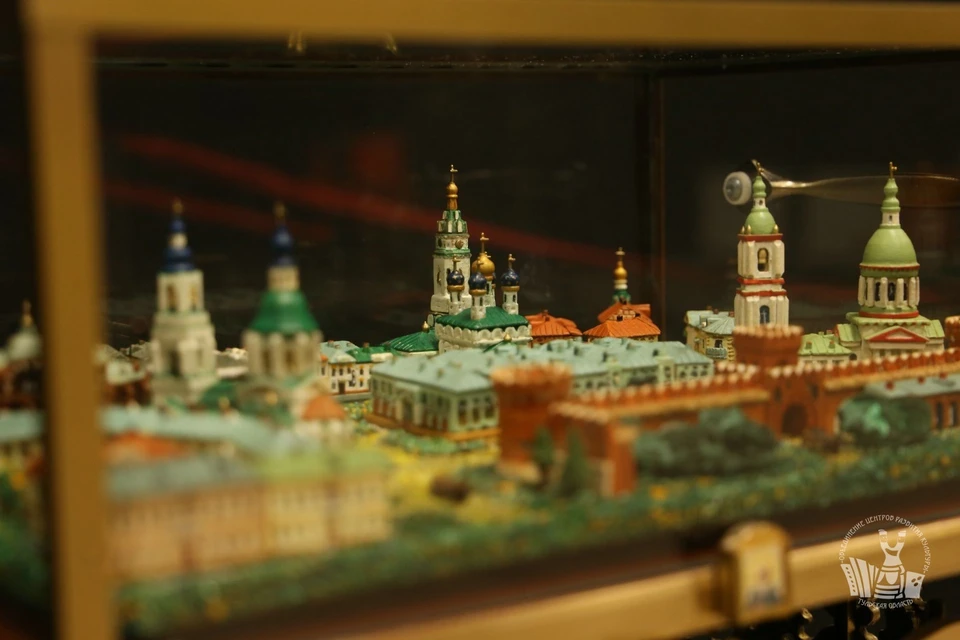 Тулякам предлагают погрузиться в прошлое вместе с миниатюрами Сергея Сабины