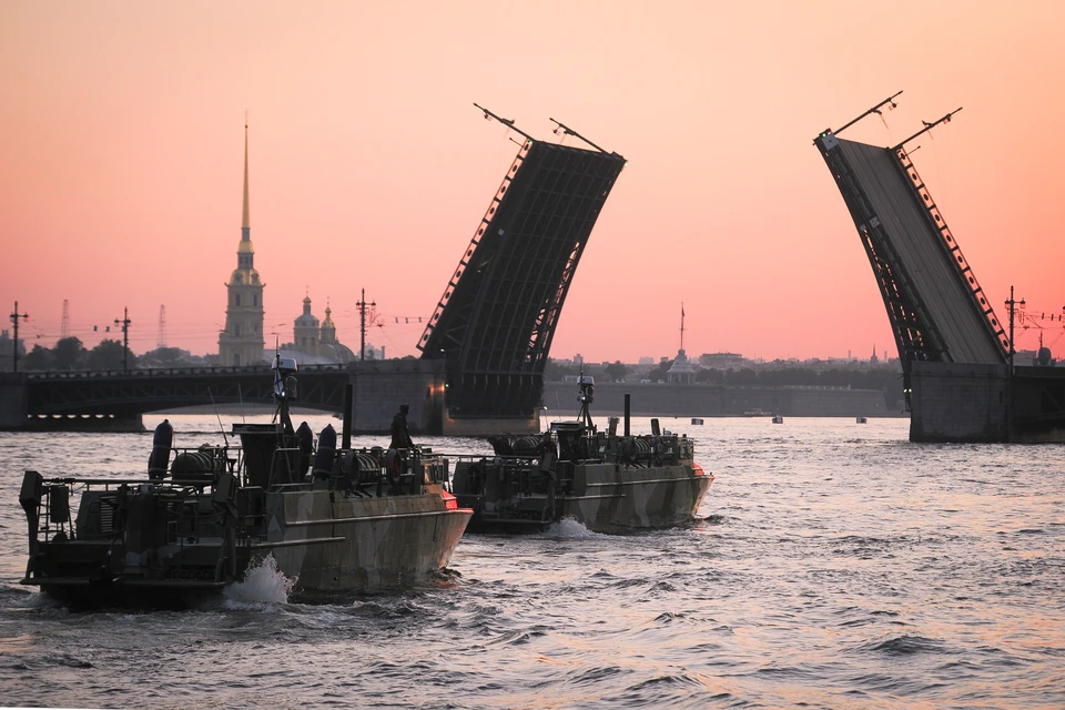 Из-за репетиции парада ВМФ 22 июля движение в центре Петербурга перекрыто