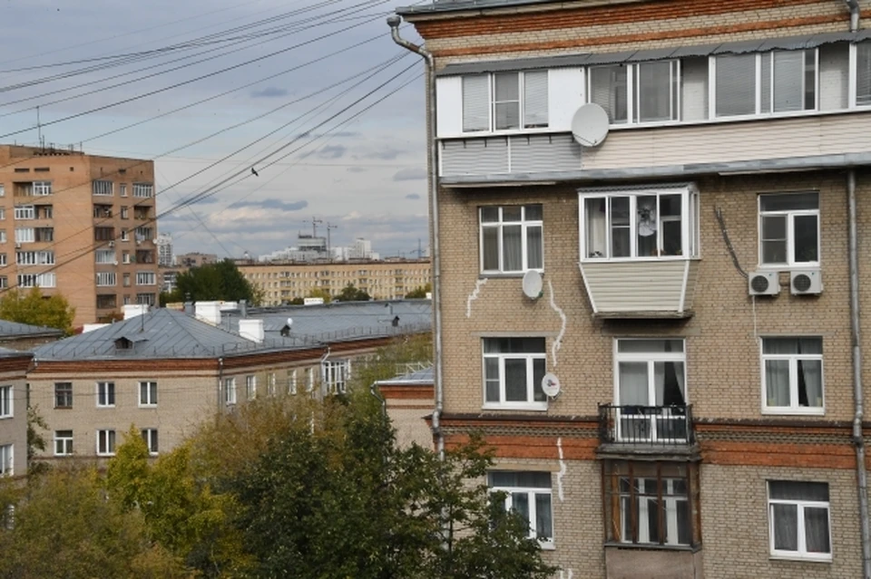 Мальчик не спал всю ночь и звал родителей из окна.