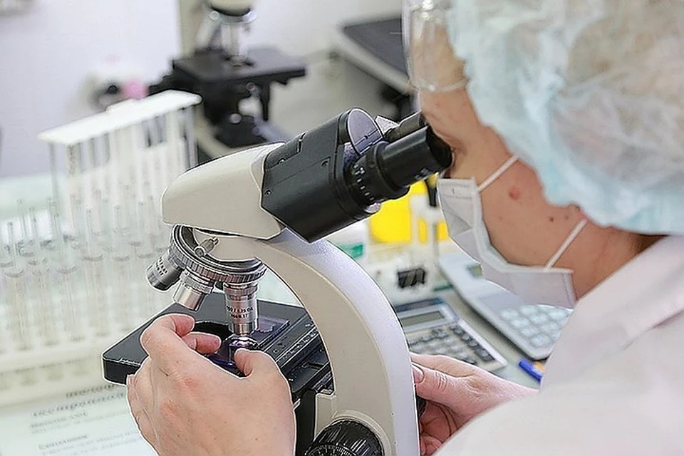 Минздрав одобрил совместное испытание вакцин AstraZeneca и "Спутник Лайт"