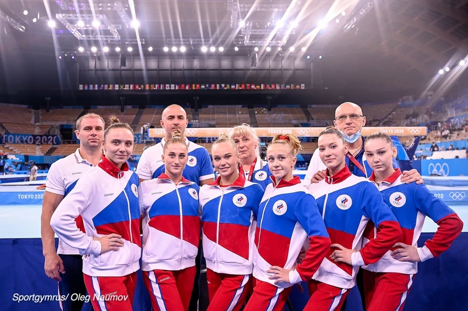 Сборная России и Ангелина Мельникова (в центре) - олимпийские чемпионки!
