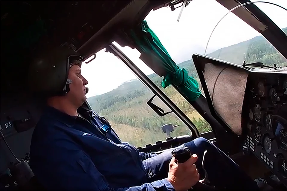 Экипажи армейской авиации Ленинградской армии ВВС и ПВО Западного военного округа продолжают оказывать помощь в тушении природных пожаров.