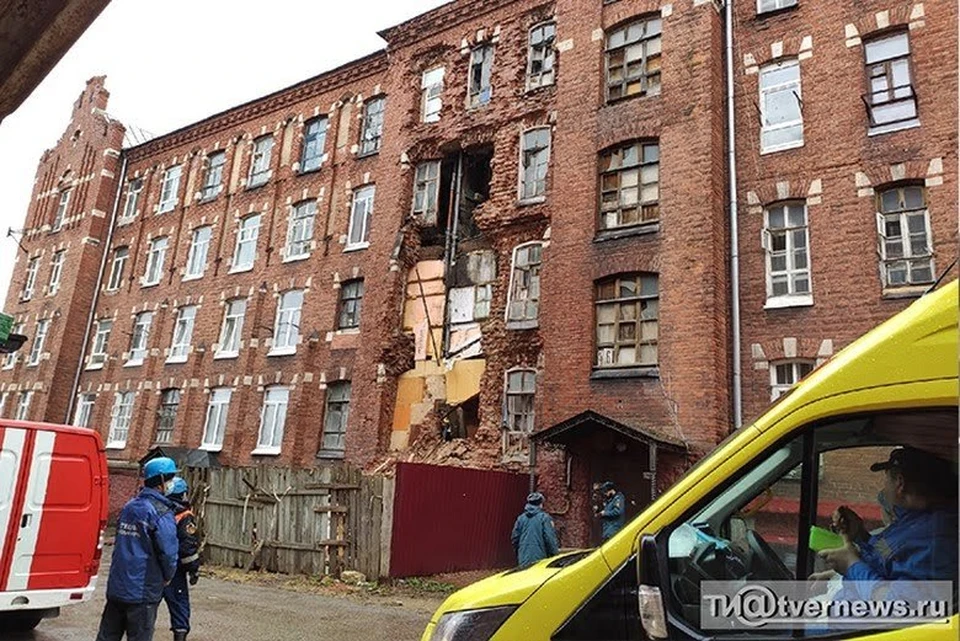 В апреле в казарме на Спартака обрушилась стена. Теперь ее будут ремонтировать Фото: ТИА