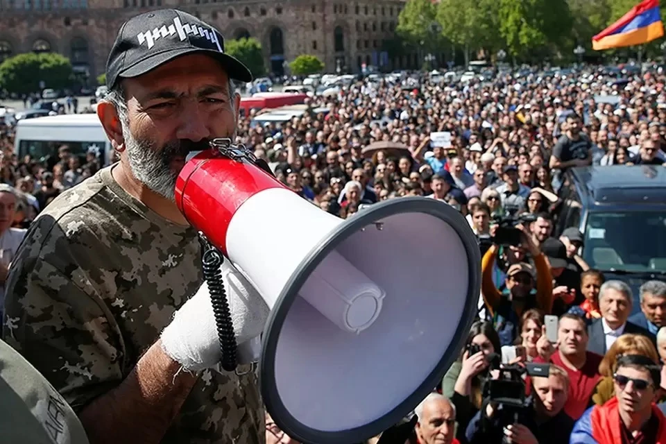 Депутат Калашников поддержал назначение Пашиняна на пост премьера Армении