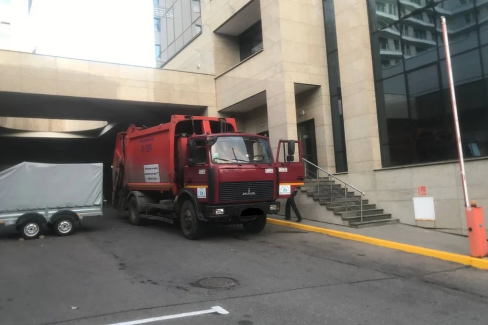 Мусоровоз сбил насмерть парня в центре Минска. Фото: УГАИ ГУВД Мингорисполкома