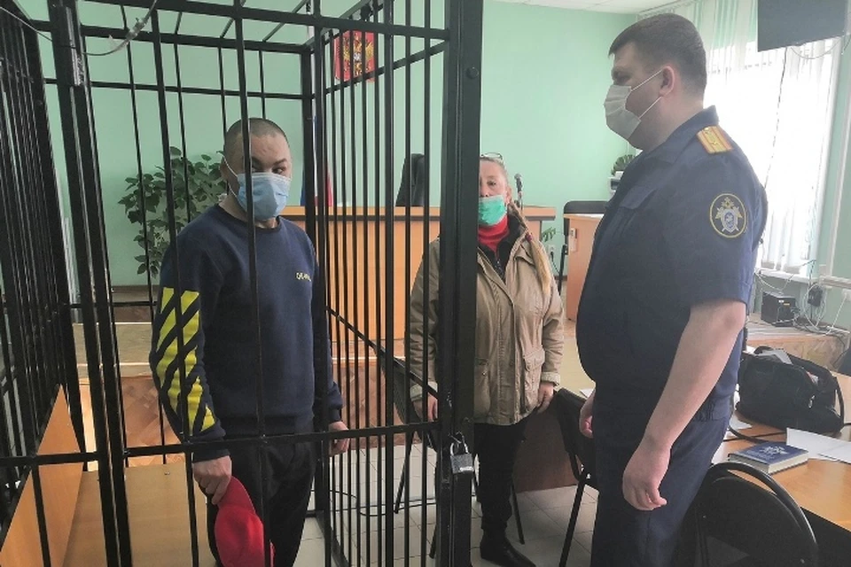 Обвиняемый несколько раз ударил одного из мужчин ножом в шею и живот. Фото: пресс-служба СУ СК России по Брянской области.