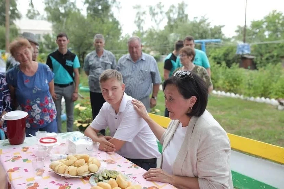 Сардана Авксентьева привела пример главы поселка Каменка Воронежской области Александра Макаренко