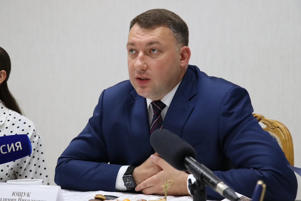Ющук пояснил, что возврат денег за летнюю оздоровительную компанию идет при отдыхе в специализированных учреждениях – например, детских лагерях