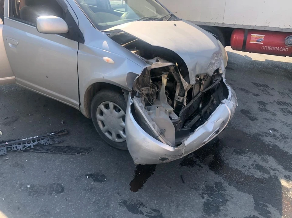 Водители не поделили дорогу, пострадала пассажирка
