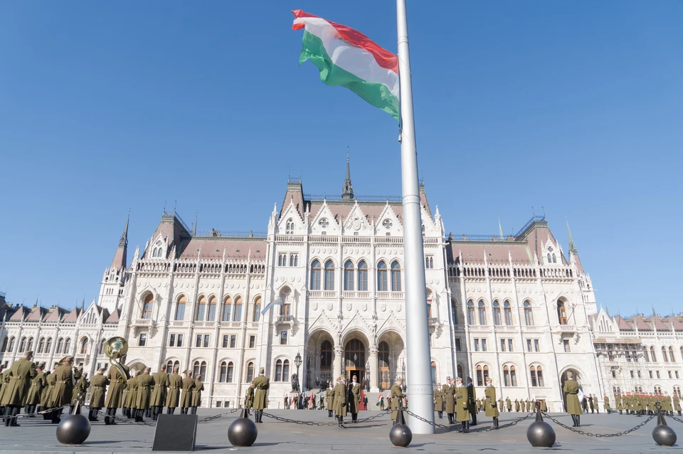 В Венгрии вступил в силу закон о продаже книг с ЛГБТ тематикой в