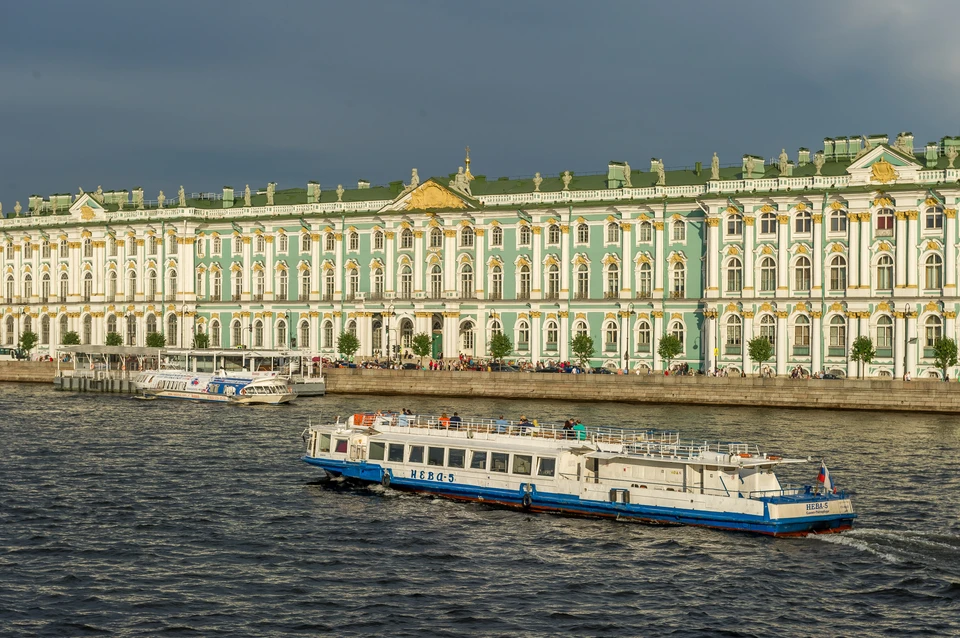 В центре Петербурга запустили кольцевой "Невский маршрут",