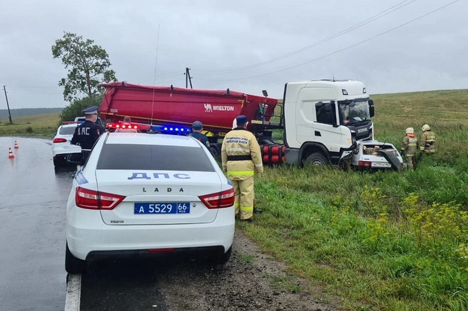 ДТП произошло на скользкой трассе. Фото: УГИБДД по Свердловской области