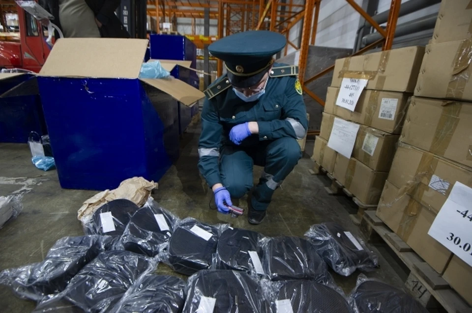 В ОНФ предложили раздавать россиянам конфискованные таможней товары