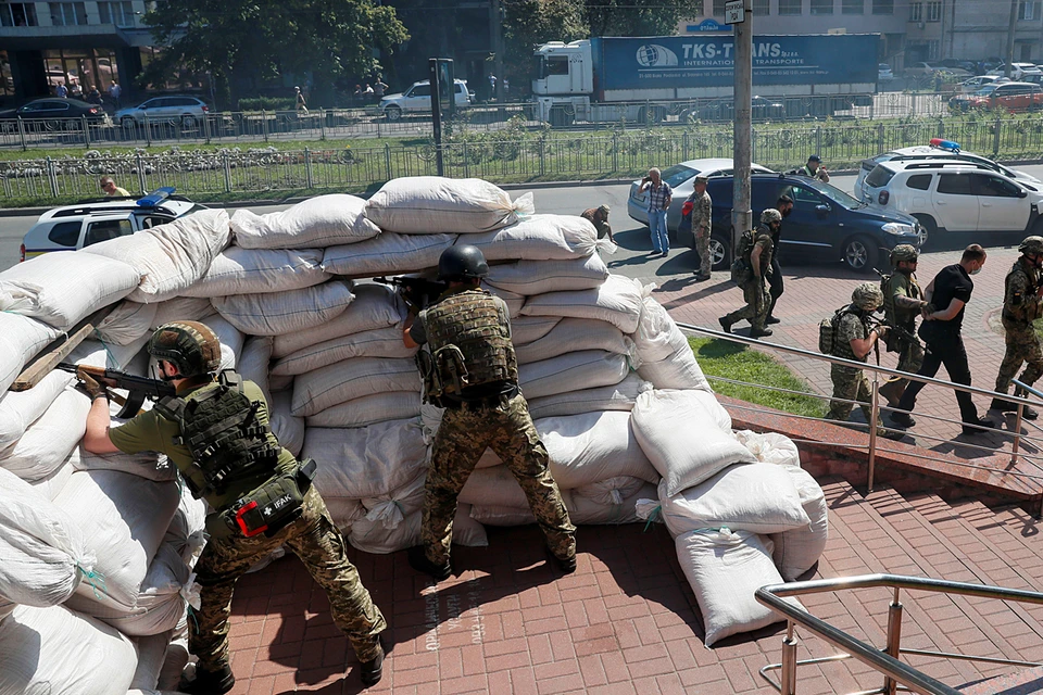 Всю неделю в Киеве проходят военные учения среди домов обычных спальных массивов