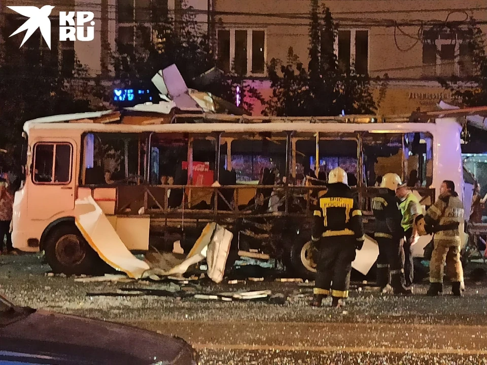 Вечером 12 августа на Кольцовской взорвался автобус
