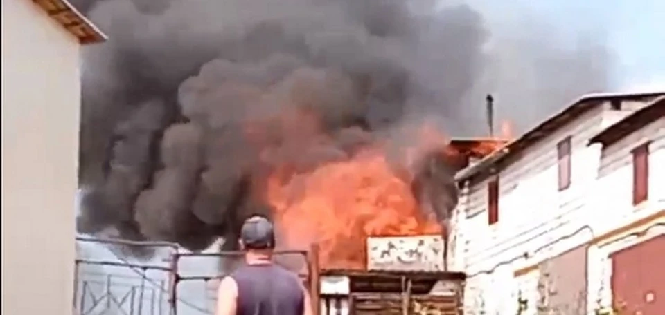 Видео с ижевском. Ижевск сгорел гараж двухэтажный.