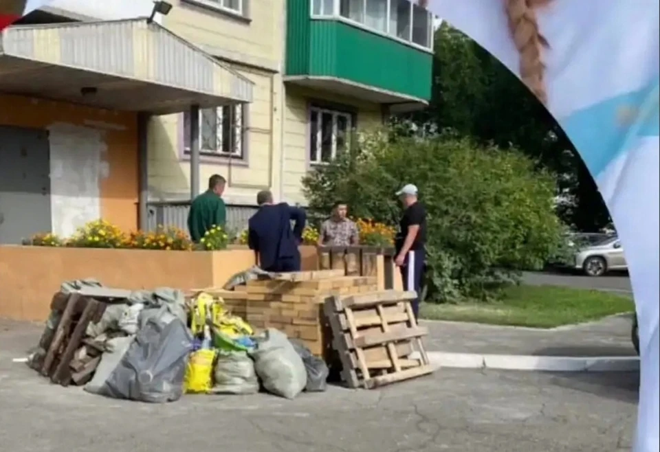 В Новокузнецке заварили входную дверь в частный детский сад. Фото: instagram/olesyaagapova.