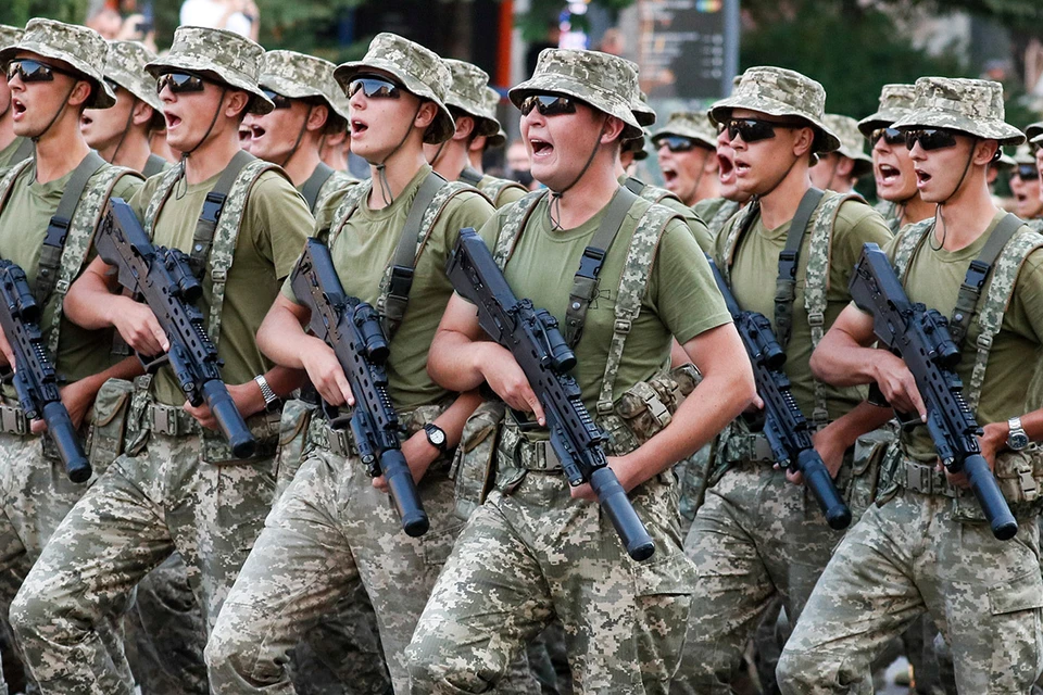Украинские военнослужащие на репетиции парада в честь 30-летия независимости.