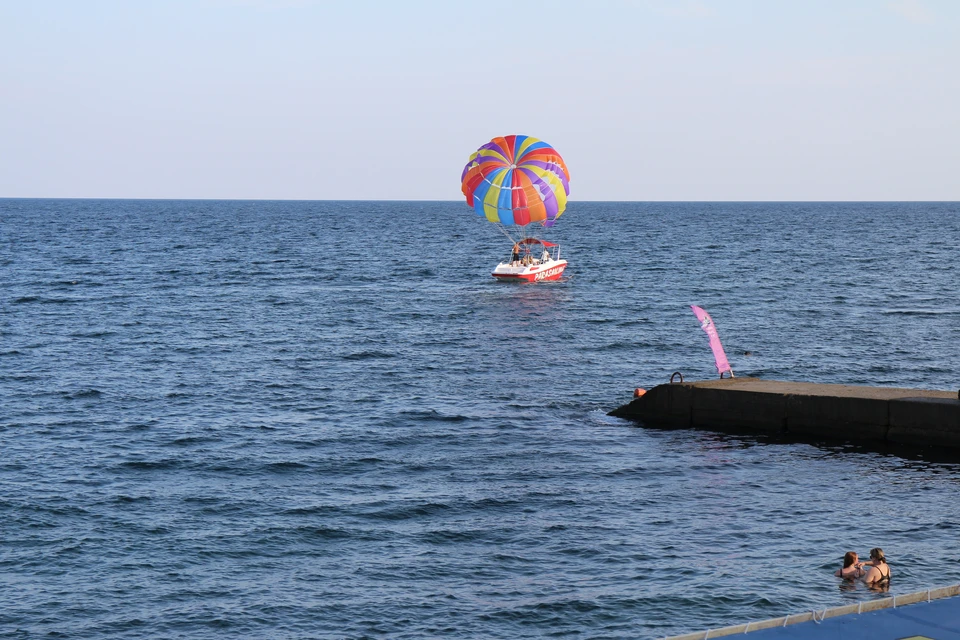 Температура воды в Черном море 23…26°.