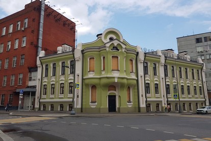 Московский жилой дом Абрикосовых, который прочно ассоциируется с шоколадом и сладостями, продолжают восстанавливать.