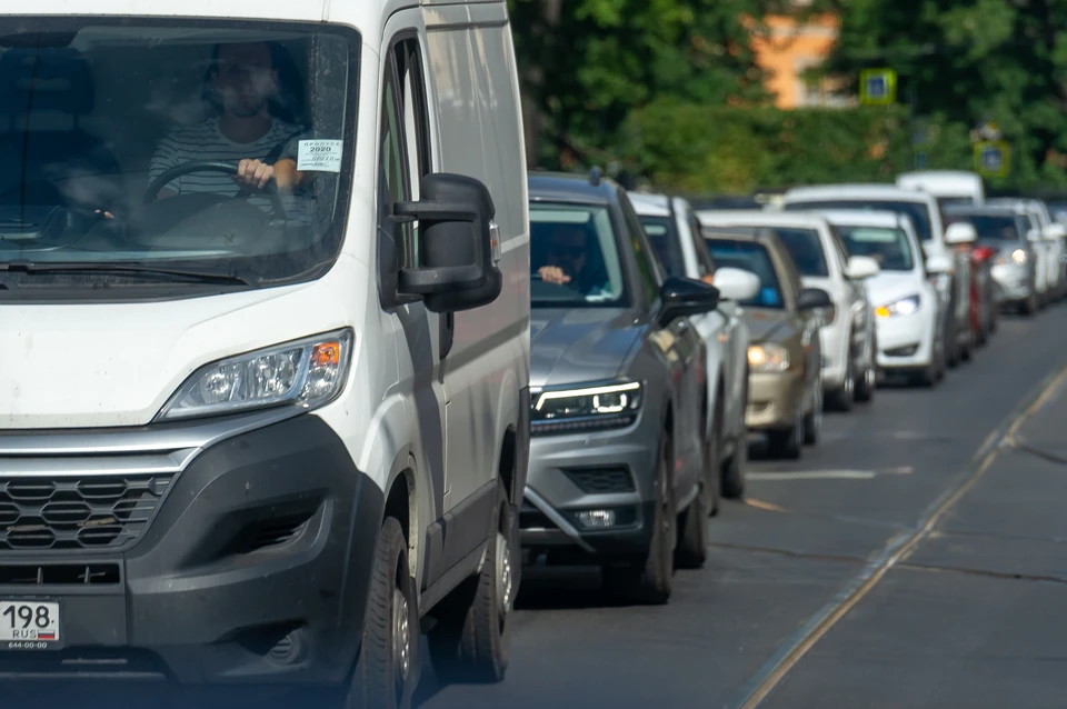 Длина пробки на КАД в Петербурге превысила 10 километров