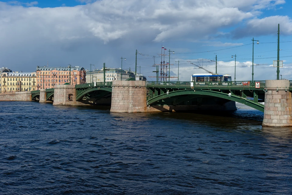 С 1 октября 2021 года Биржевой мост закрывают на масштабную реконструкцию.