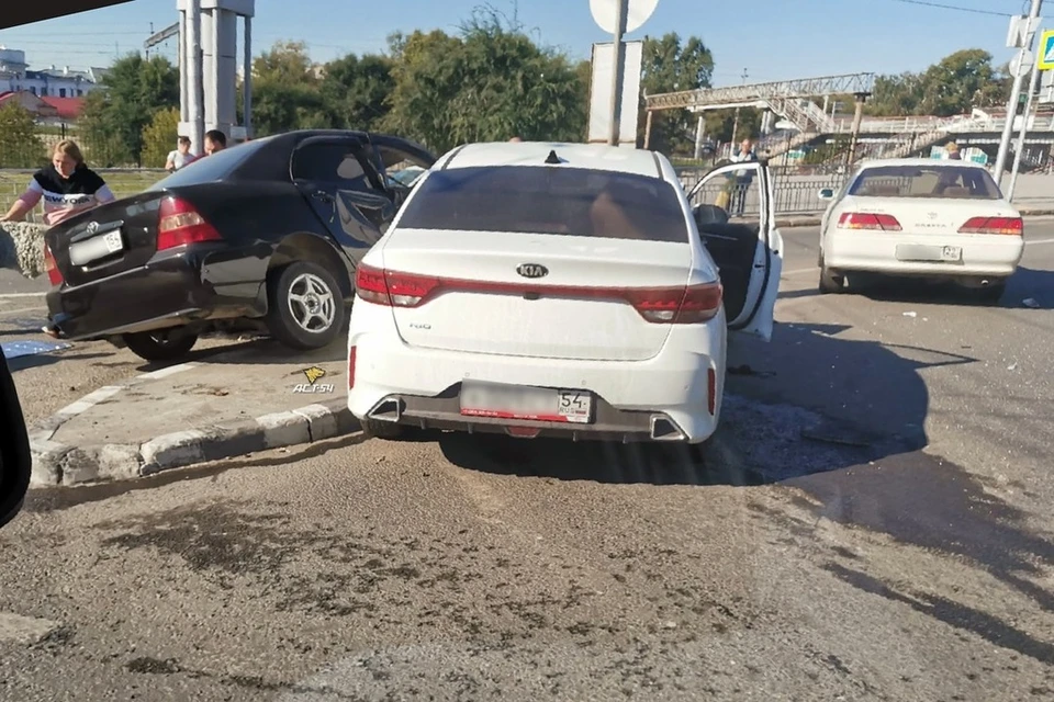 Пострадавшая была из автомобиля Toyota Corolla. Фото: АСТ-54