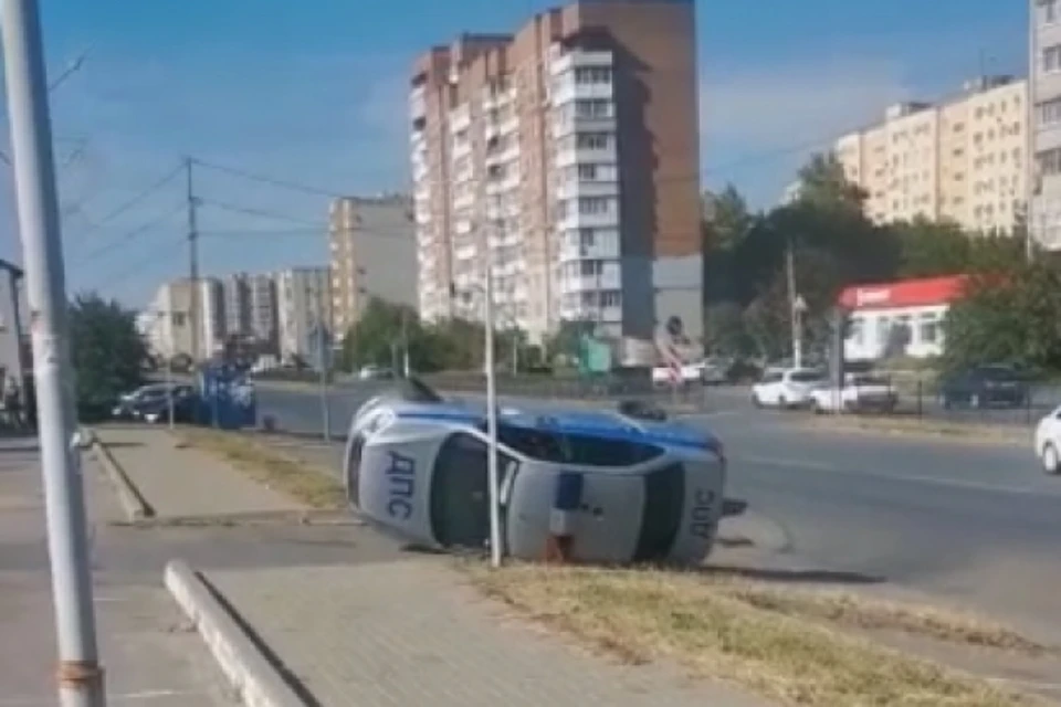 В Таганроге автоледи протаранила машину ДПС