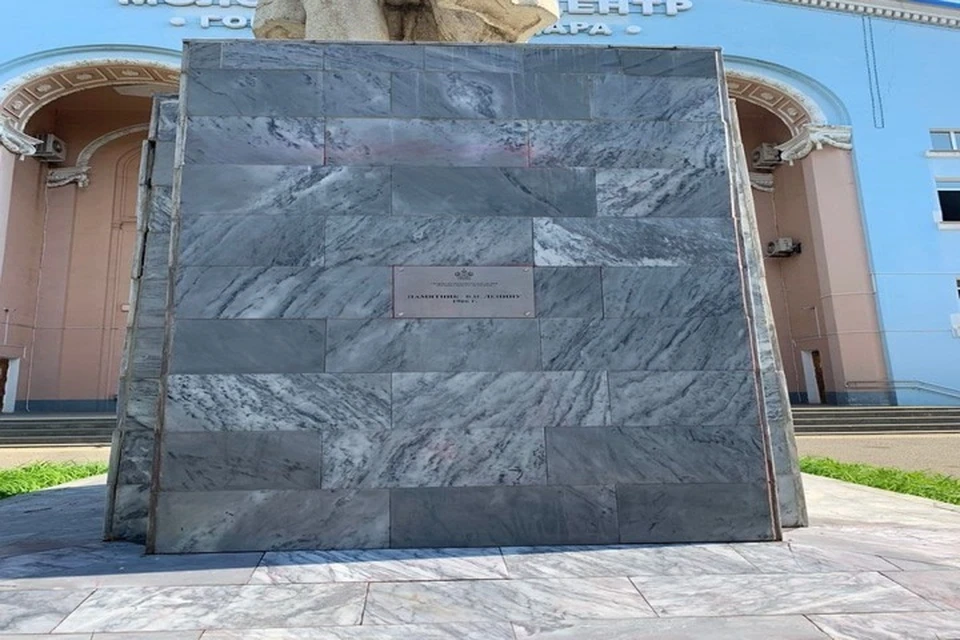 Вандалы облили краской памятник Ленину в Краснодаре