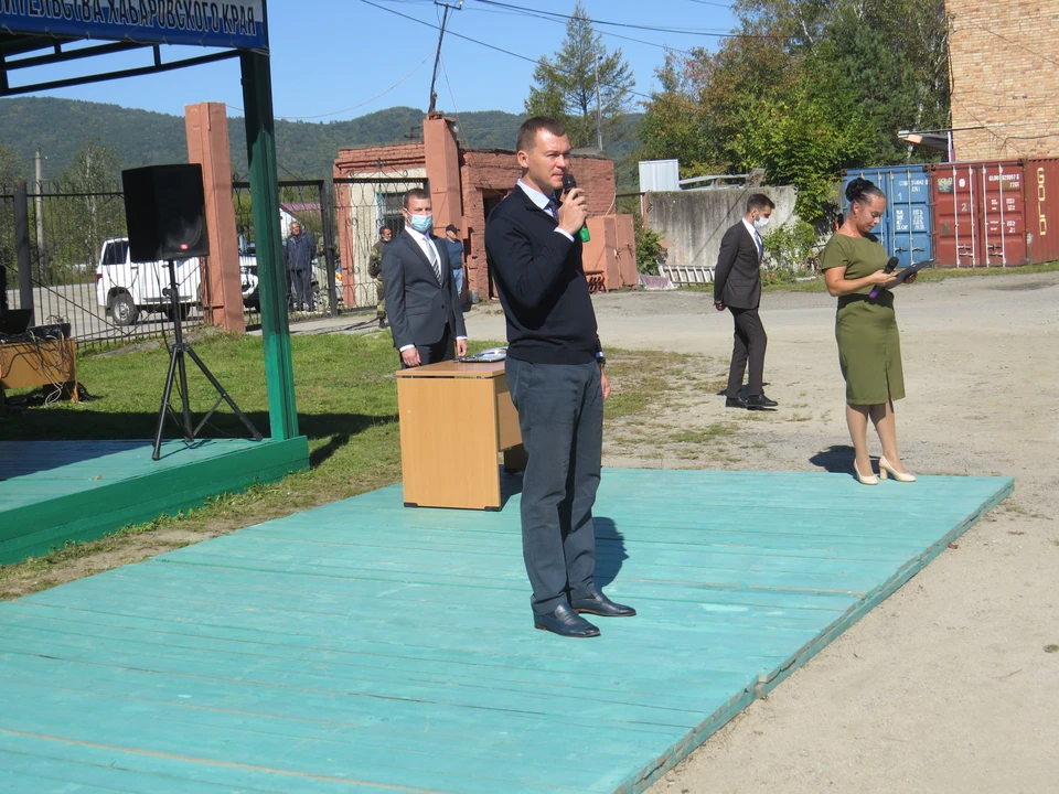 Михаил Дегтярев приветствовал лесников на территории Восточного лесного хозяйства в рабочем поселке Корфовский.